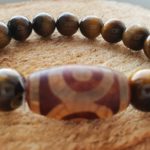 12 mm Браслет натуральный камень тигровый глаз и Бусины Дзи - помогает нормализовать сон