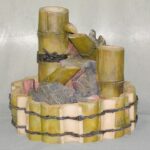 Декоративный фонтан с движущимися элементами