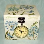 Шкатулка с часами